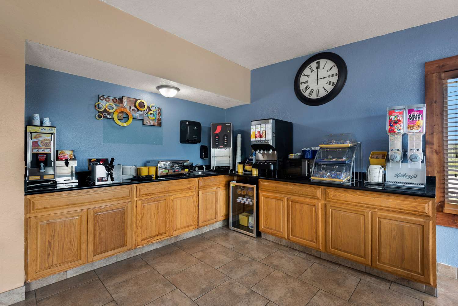 Days Inn by Wyndham Newton - LA 5/34