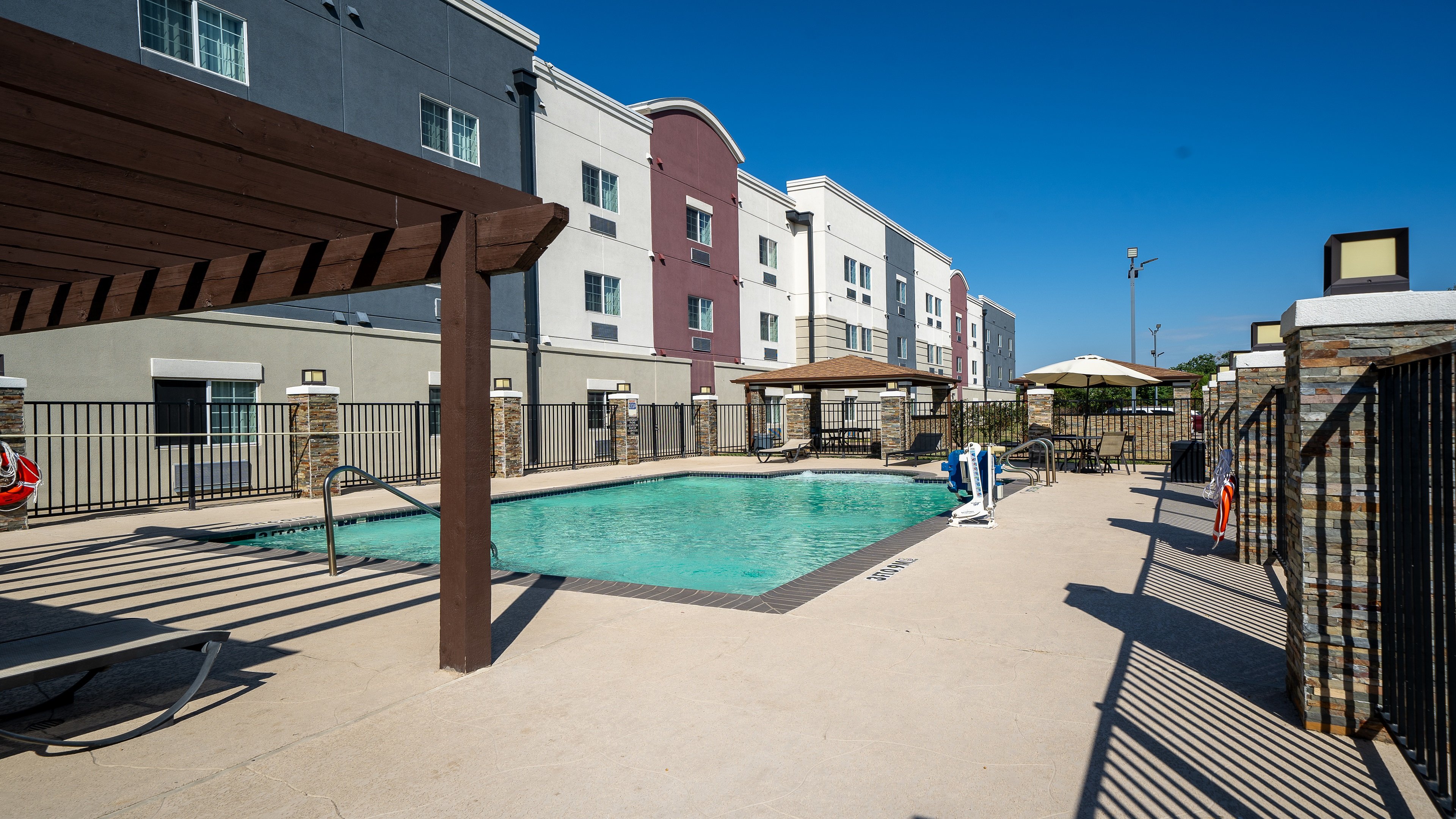 CANDLEWOOD SUITES BAYTOWN 56/58
