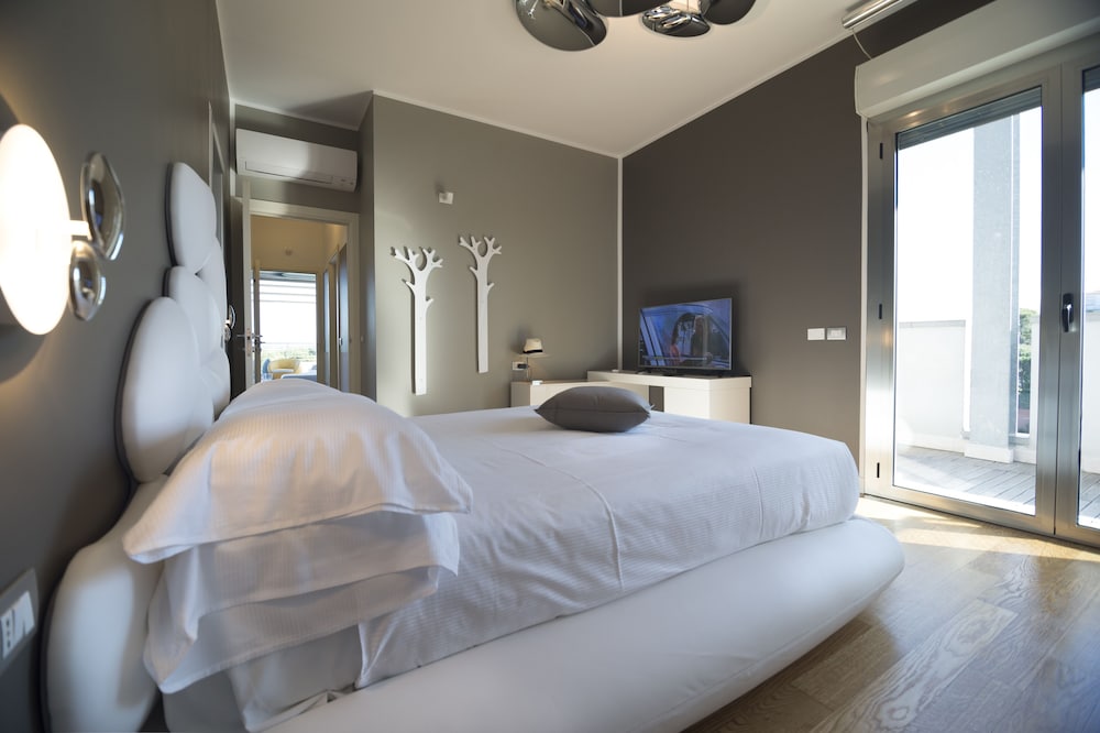 Hotel The One 26/64