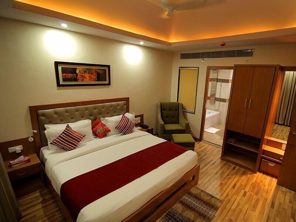 Hotel Hampi International 12/36