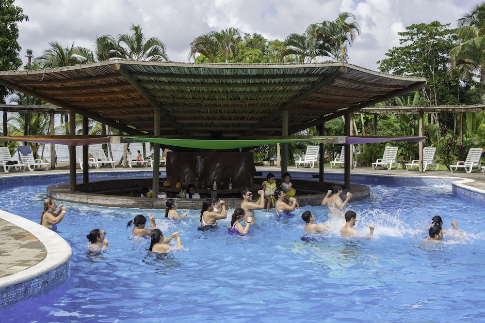 Amatique Bay Hotel 30/58