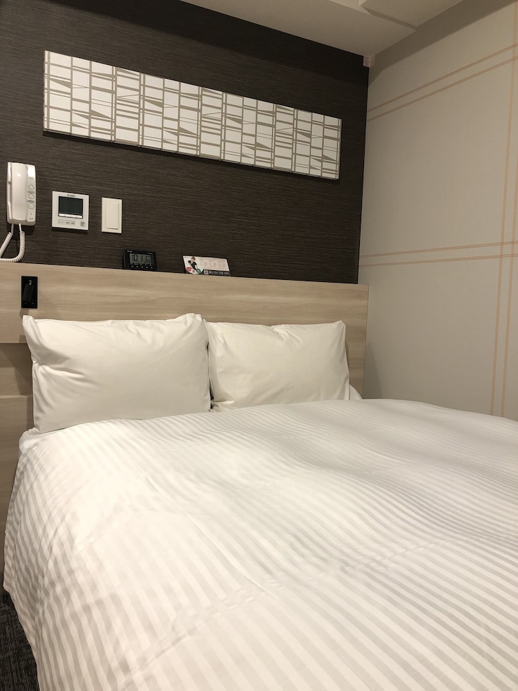 ROOM, SINGLE