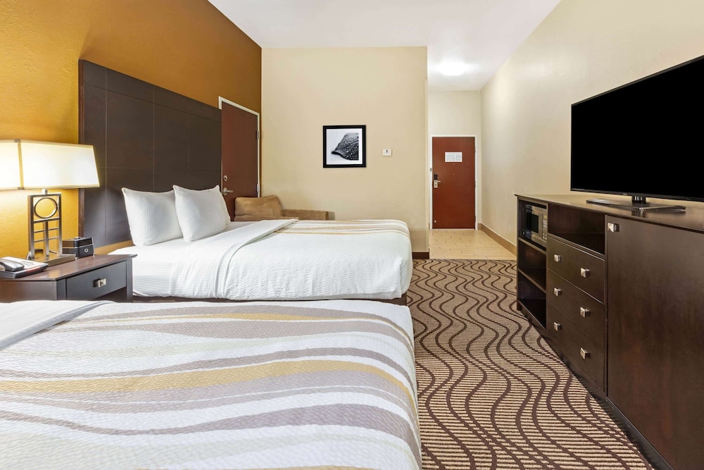 La Quinta Inn & Suites by Wyndham South Bend 12/57