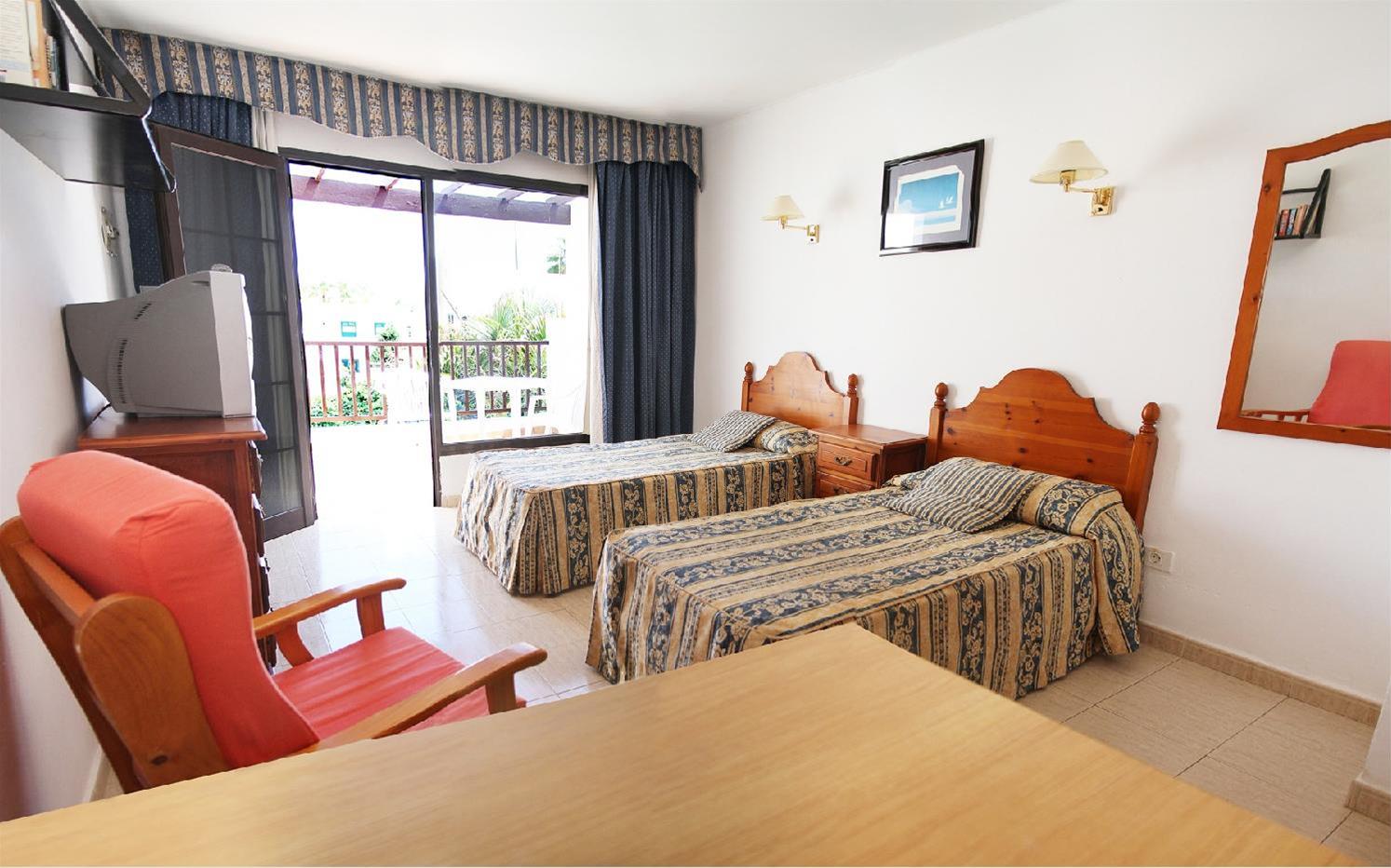 Las Lilas Apartments 8/34