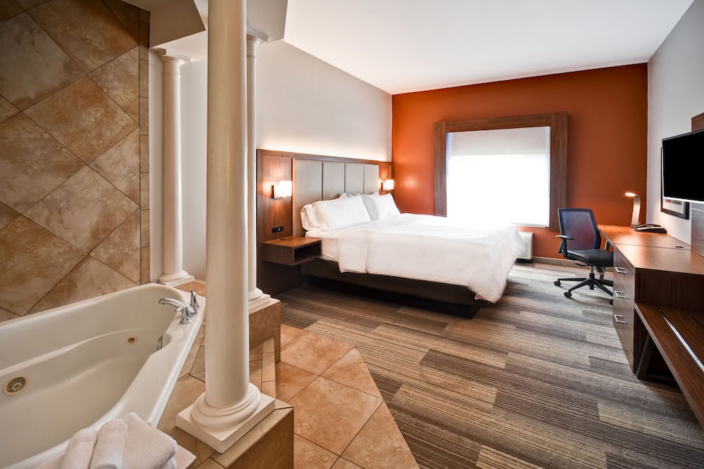 Holiday Inn Express Suites Schererville 16/57
