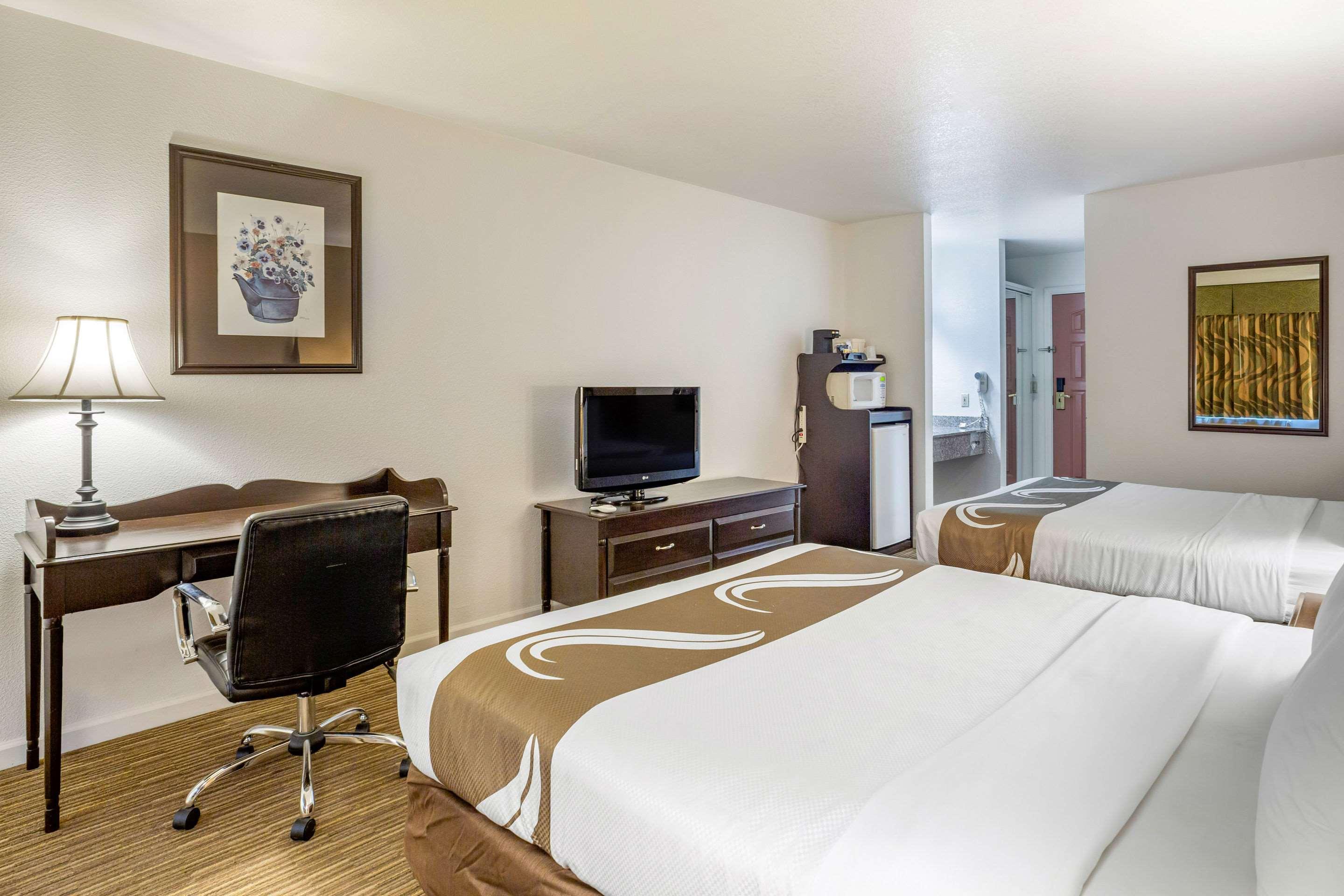 غرفة بسريرين كوين، Quality Inn & Suites Tulare CA 7/7