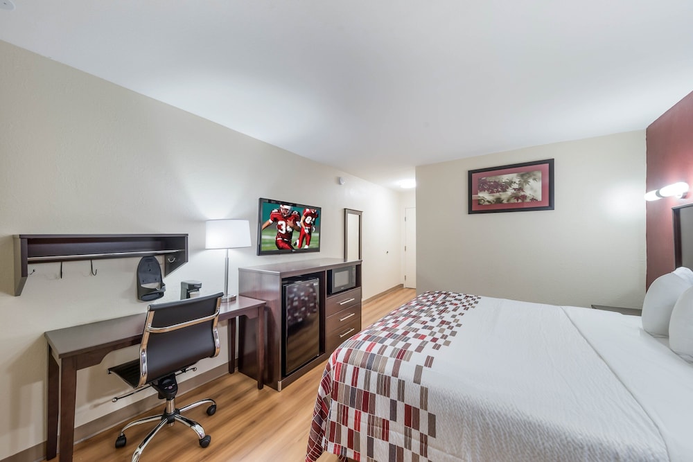 Red Roof Inn & Suites Denton 14/30