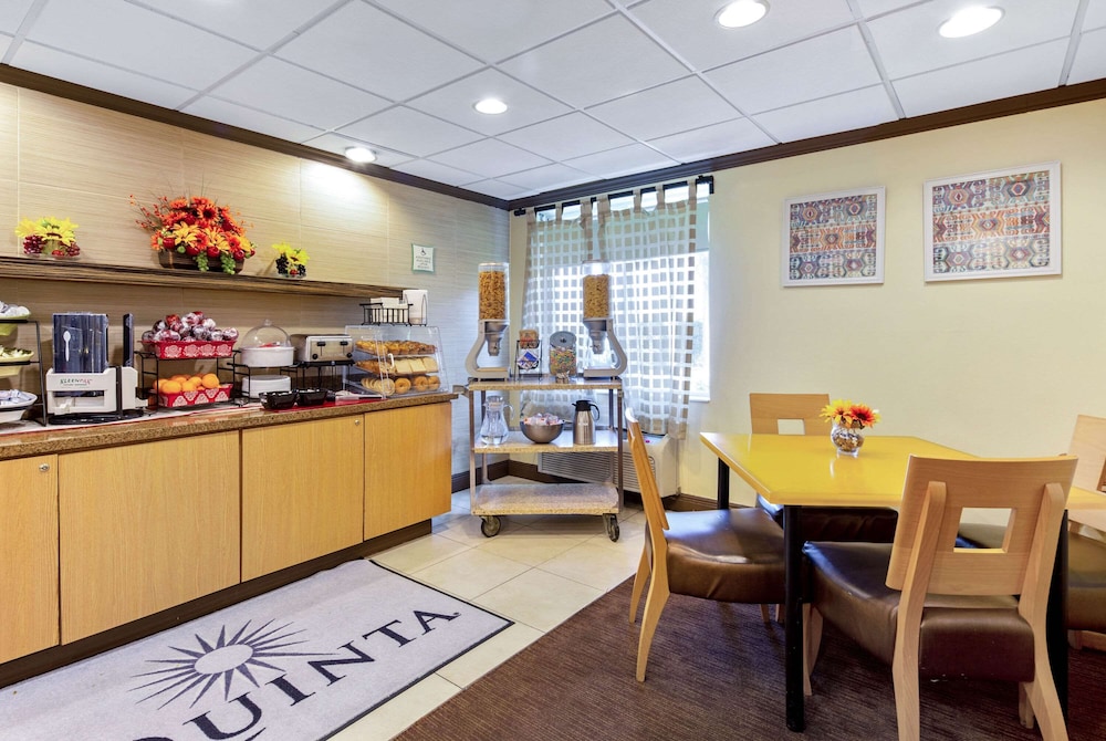 La Quinta Inn and Suites by Wyndham Miami Cutler Bay 35/45