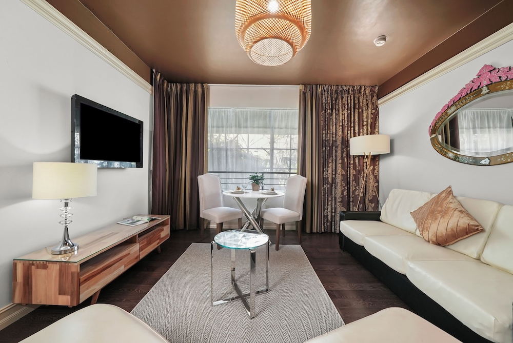 Riviera Suites South Beach 30/65