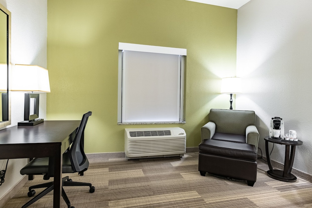 Holiday Inn Express & Suites New Martinsville 60/73