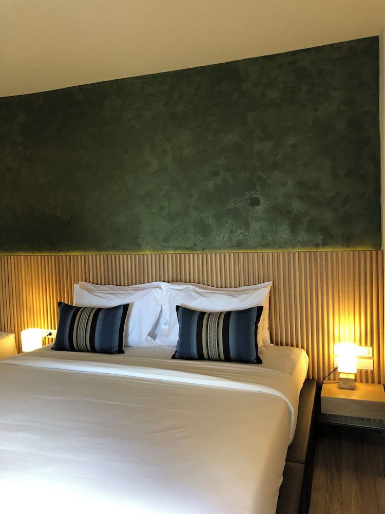 Suite Ocean View Villa with one way airport transfer