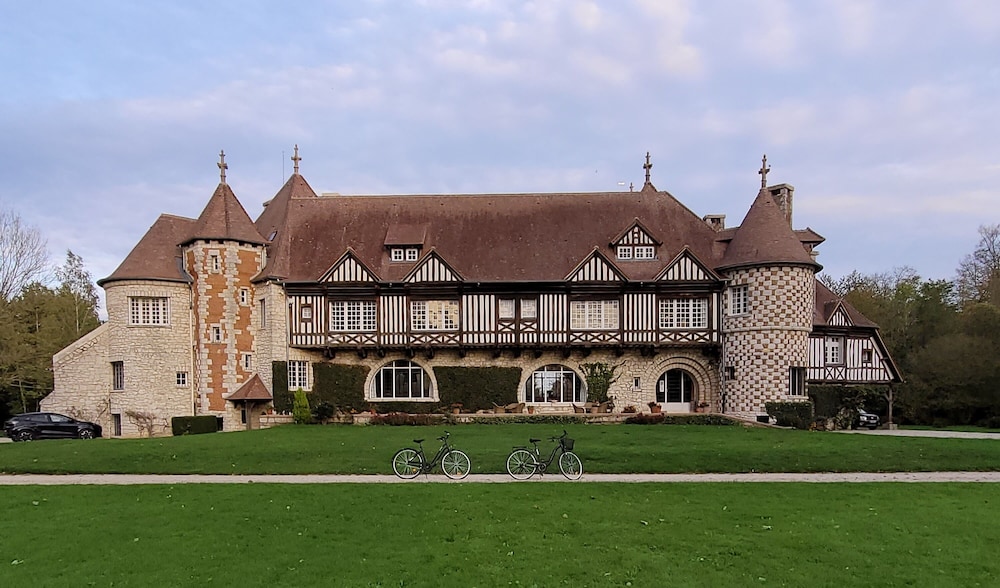 Manoir De Beaumarchais 25/34
