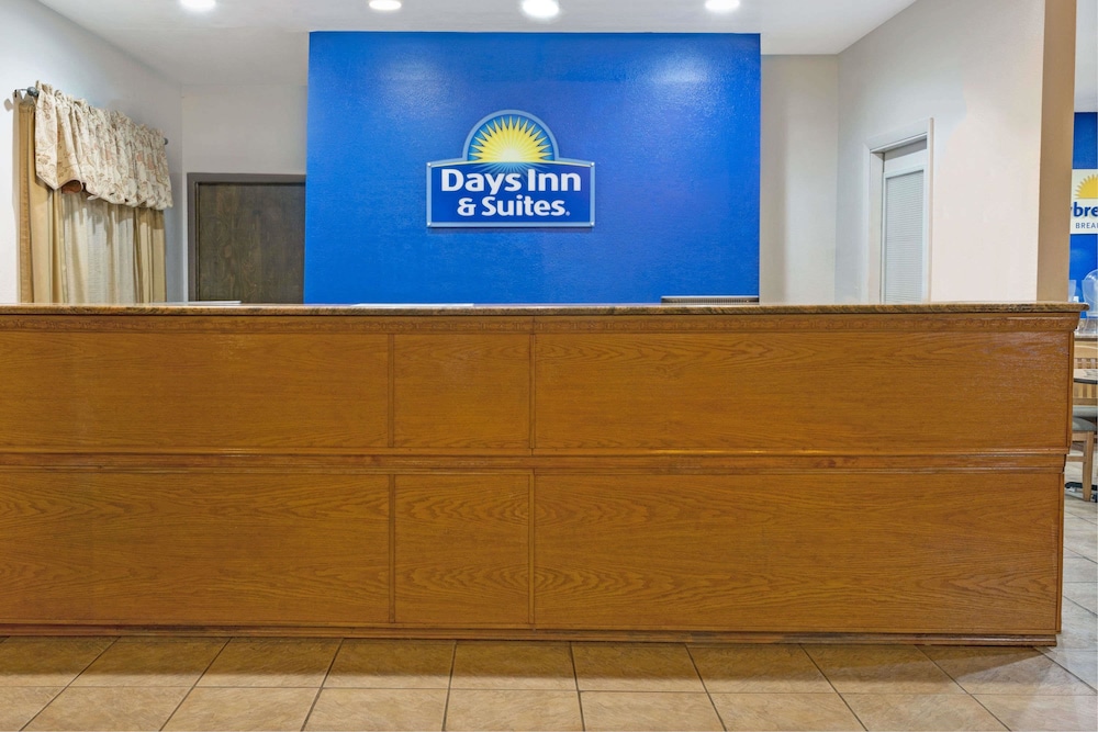 Days Inn & Suites by Wyndham Santa Rosa 3/30