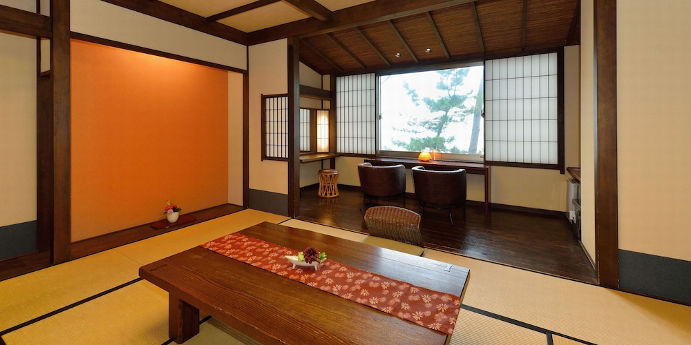 Hamachiyokan 50/50