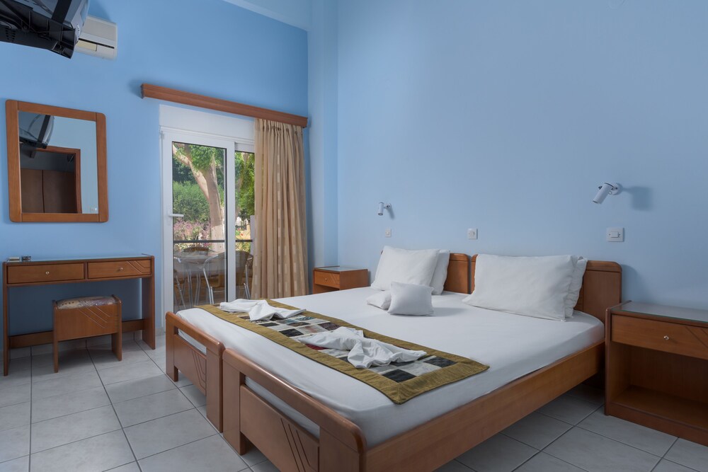 Vlycha Beach Studios & Apartments 31/71