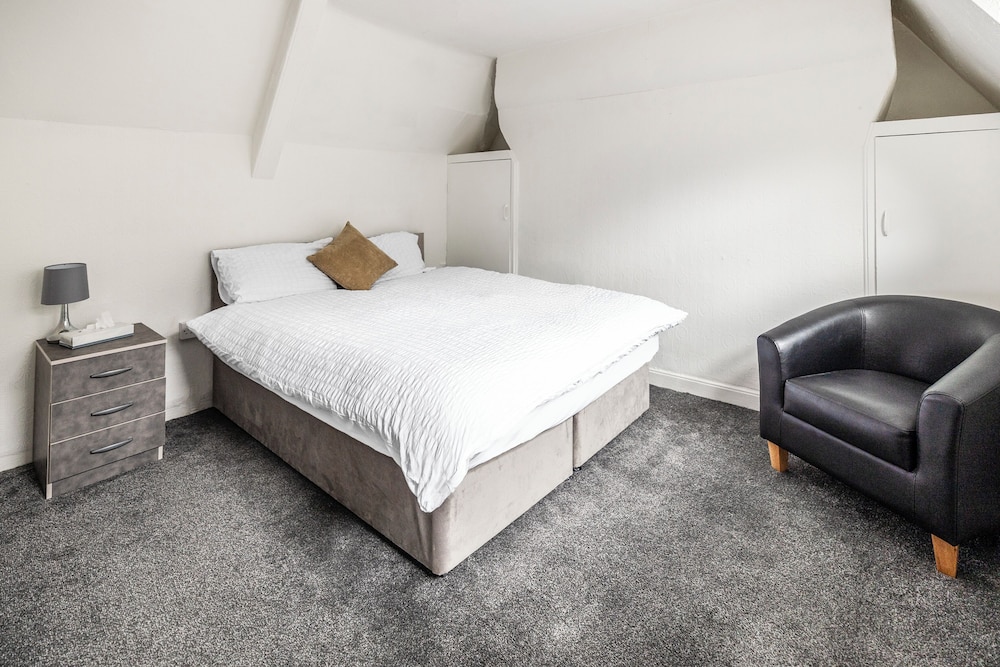 OYO A Better Night Hotel Limited 30/50