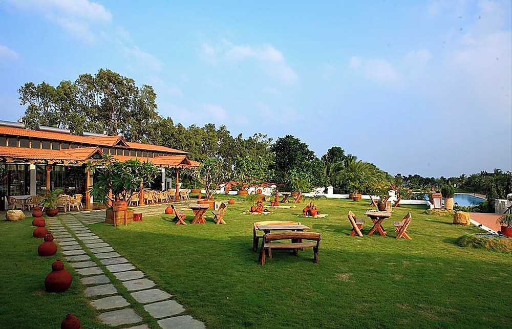 CHARIOT BEACH RESORT 42/50