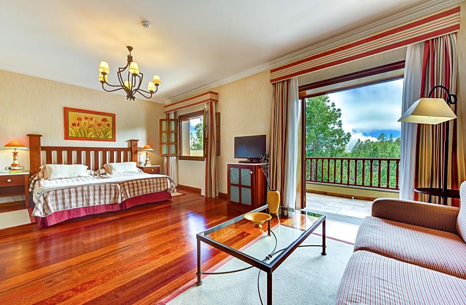 Room, Double or Twin Bed, Garden View