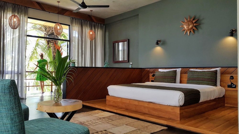 SUITE, OCEAN VIEW