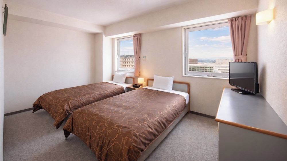 Hotel Airport Komatsu 7/40