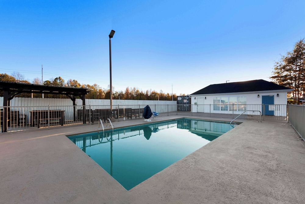 Howard Johnson by Wyndham Jackson 45/50