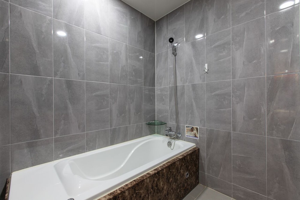 Pentastar Hotel 27/30