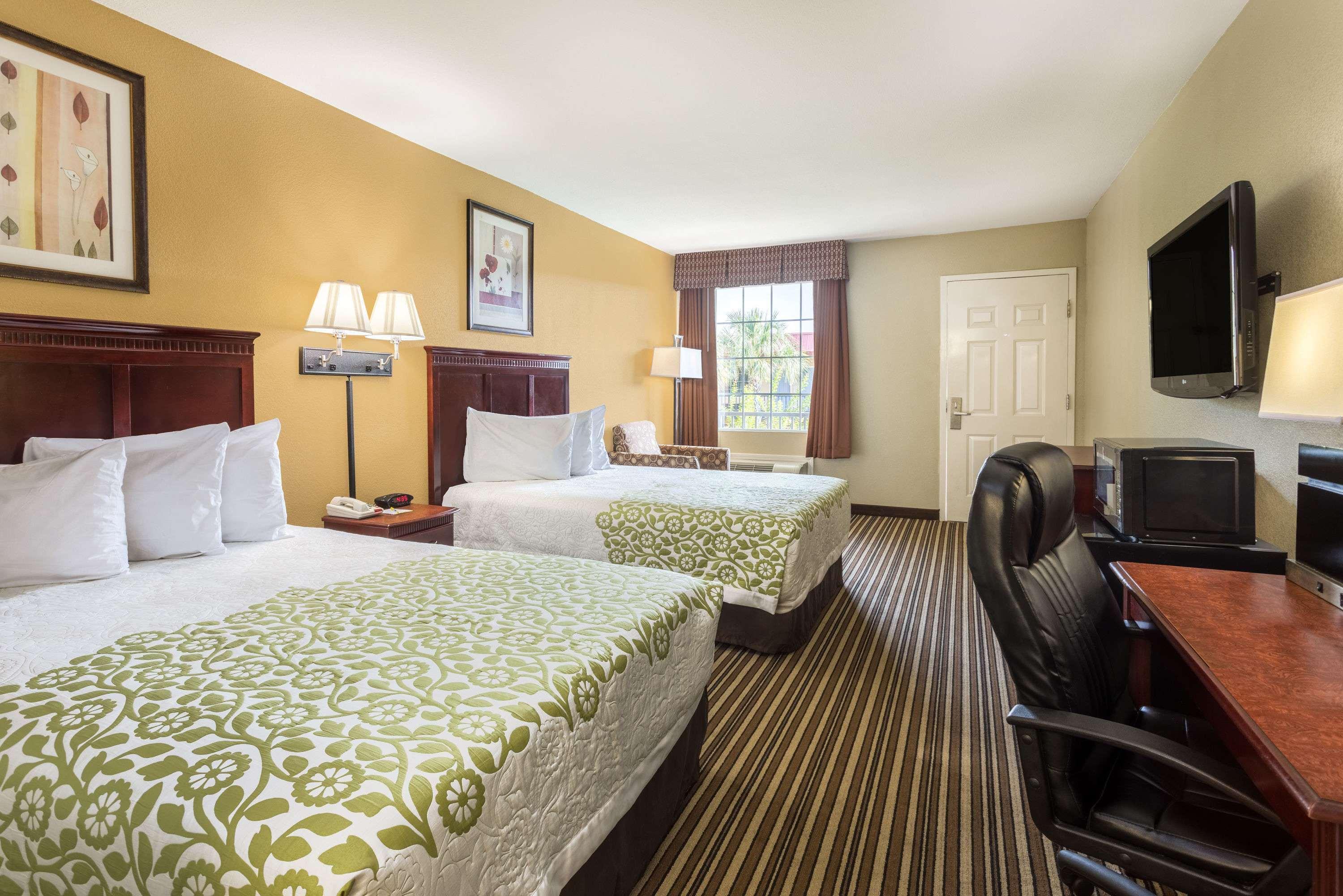 غرفة بسريرين مزدوجين للمدخنين، Days Inn by Wyndham Leesville 3/4