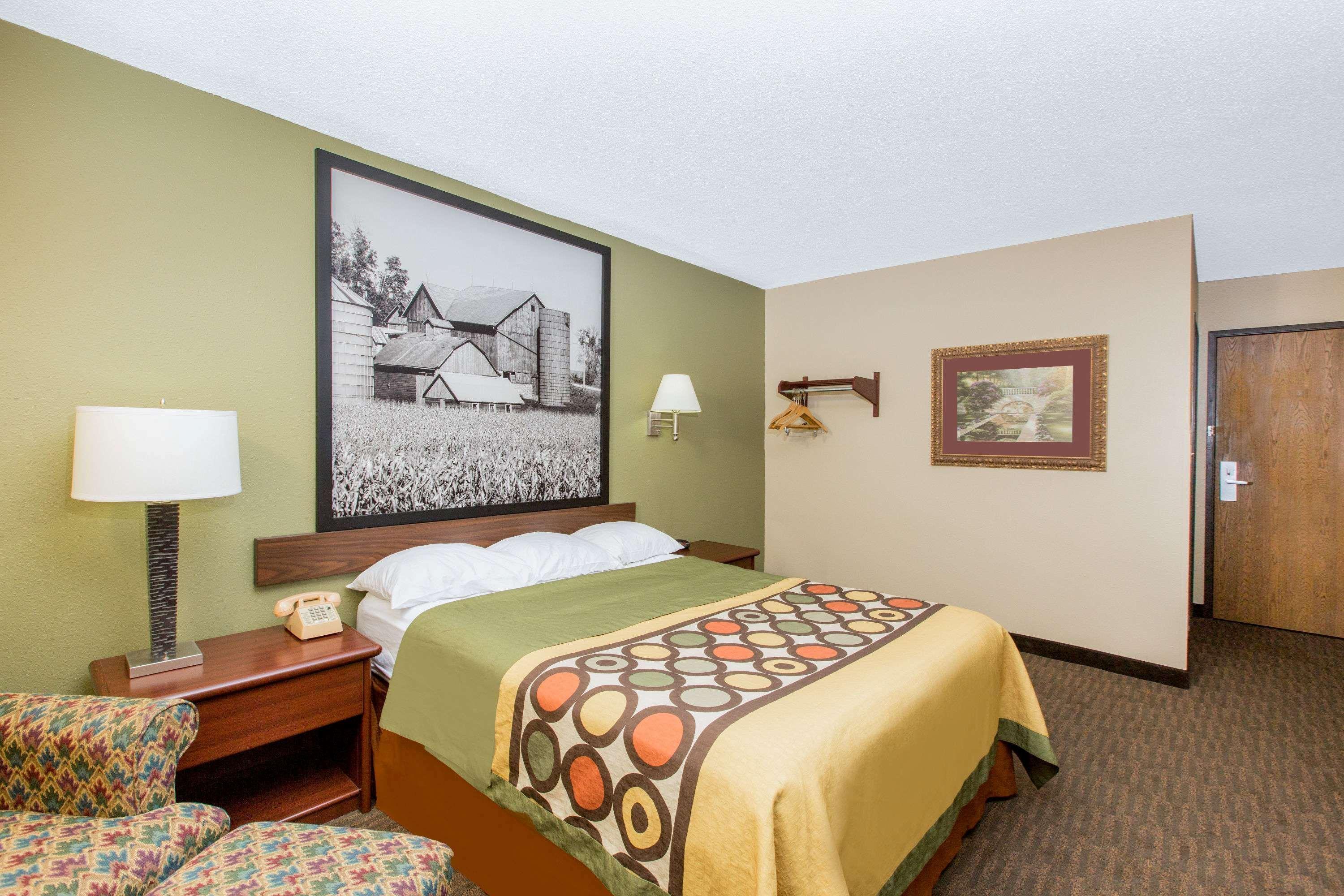 Super 8 By Wyndham Fairmont Mn 11/15