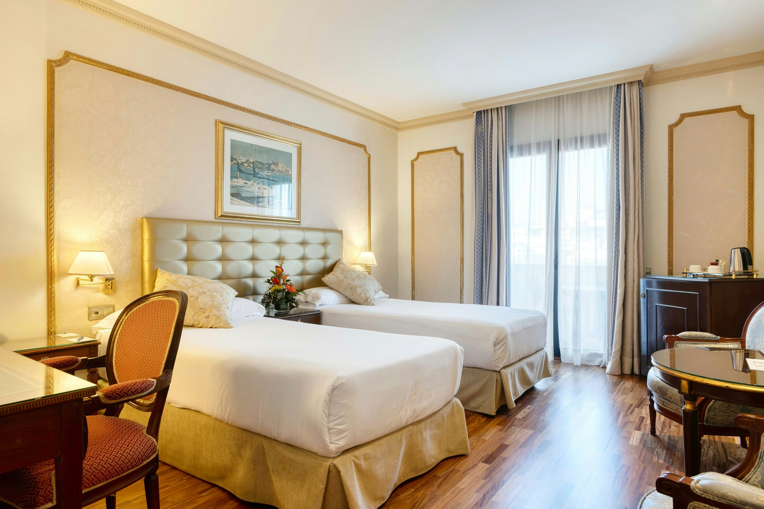 Roger De Lluria Hotel 26/57