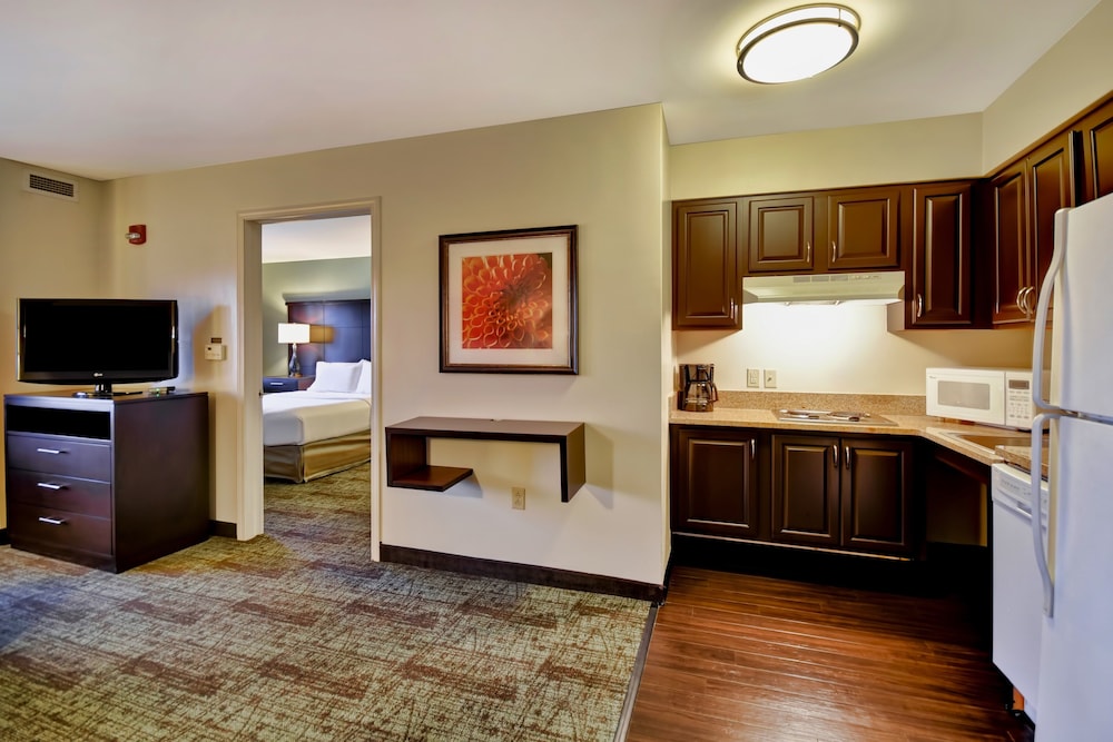 Staybridge Suites Madison-East 36/52