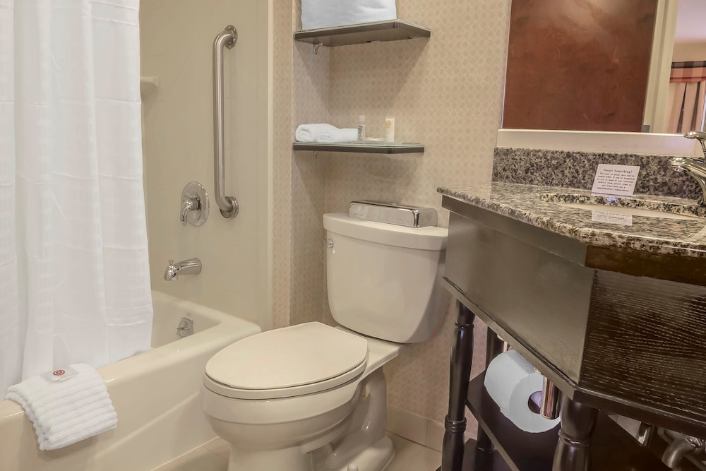 Comfort Inn & Suites LaGuardia Airport 63/64