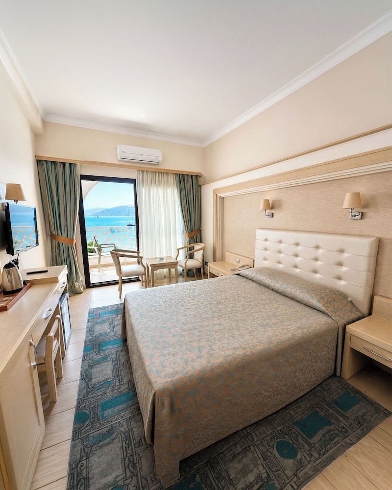 Azka Hotel 38/78