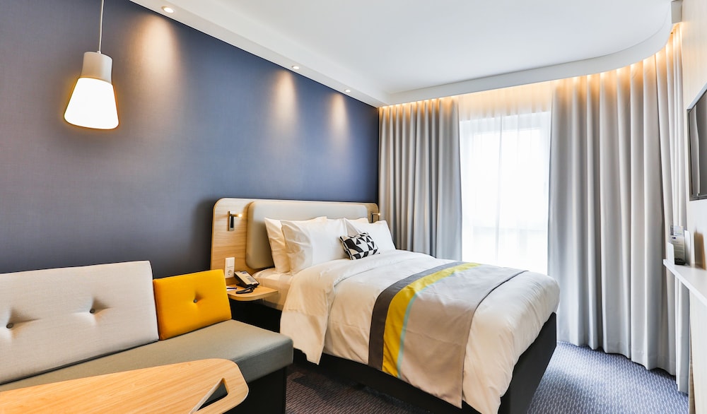 HOLIDAY INN EXPRESS STUTTGART - WAIBLINGEN 11/69