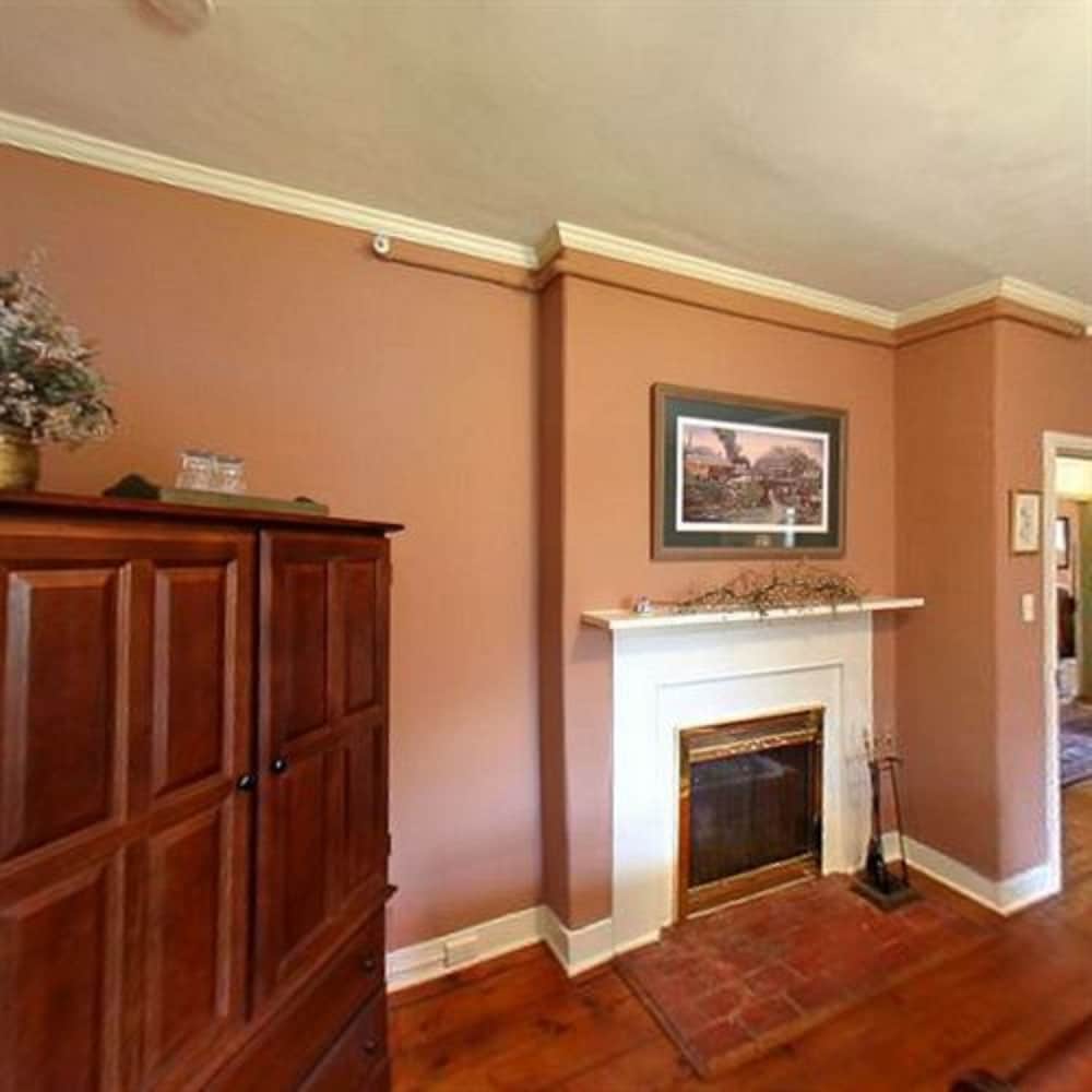 The Wayside Inn Bed Breakfast 8/50