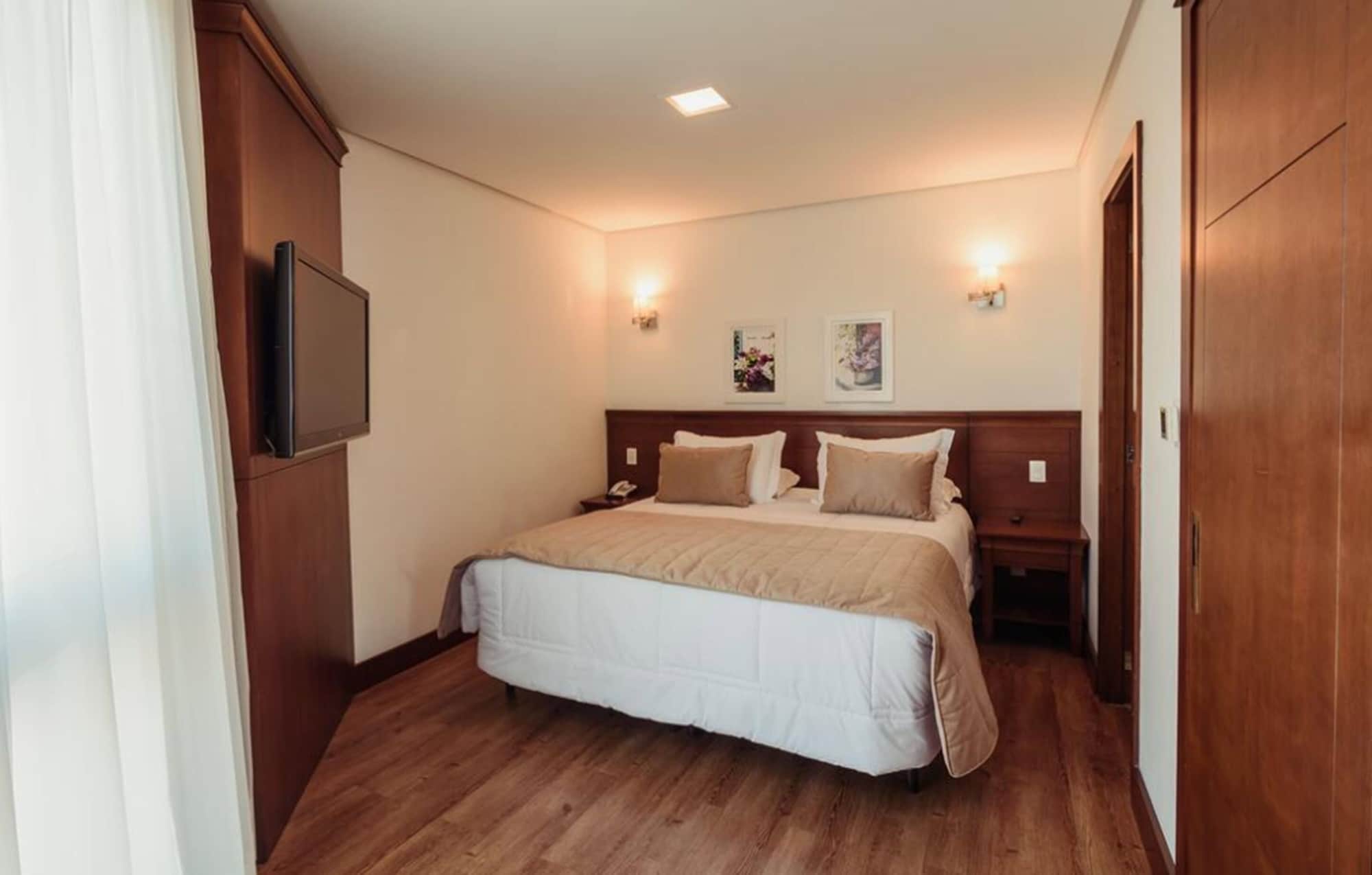 TRADITIONAL, SUITE, JETTED TUB