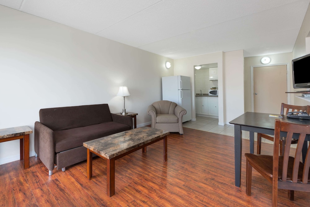 Super 8 by Wyndham Cambridge/Kitchener/Waterloo Area 24/33