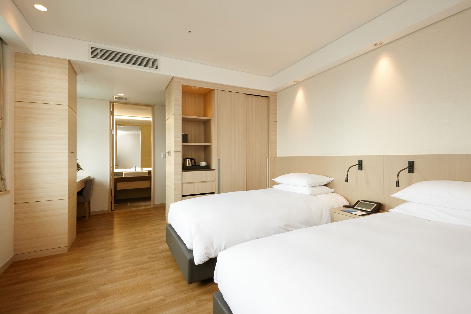 Deluxe, 1 Double and 1 Single Bed, No Parking