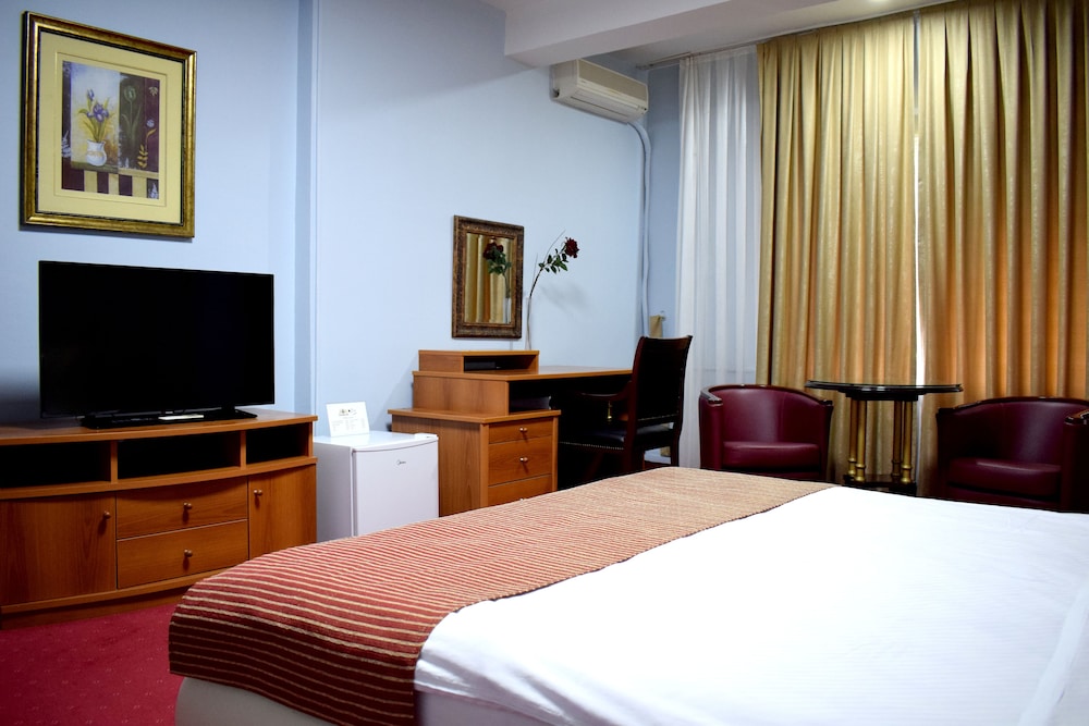 Hotel Aristocrat Fish Restaurant 22/69