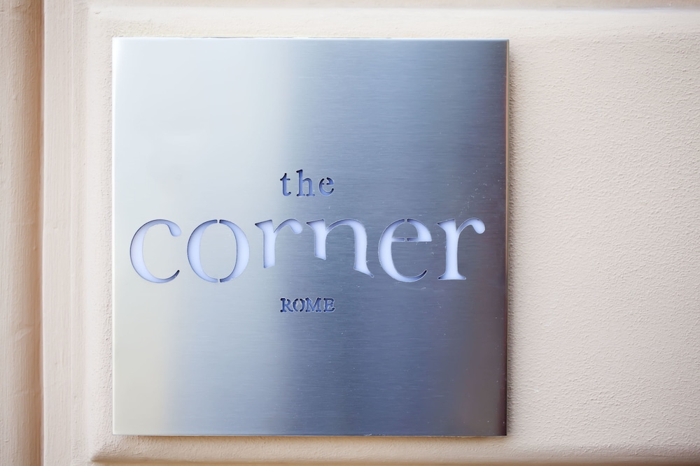 THE CORNER TOWNHOUSE 25/50