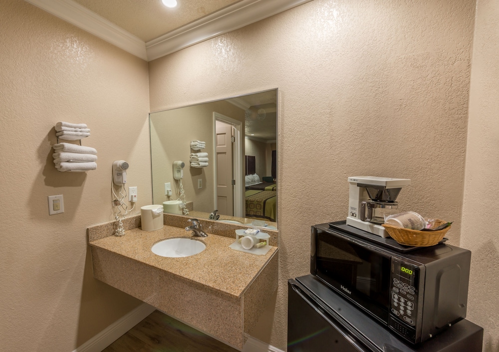 Edgewater Inn Reedley 24/31