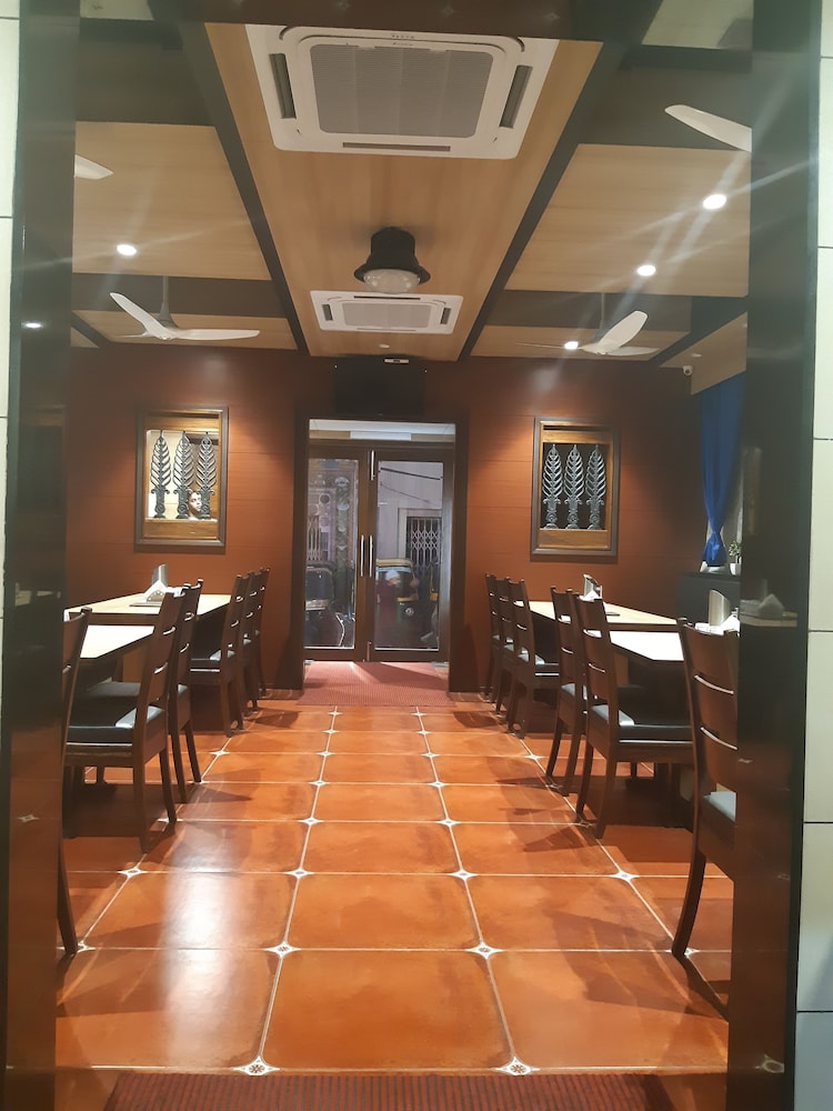 Hotel Madni Royale 44/50