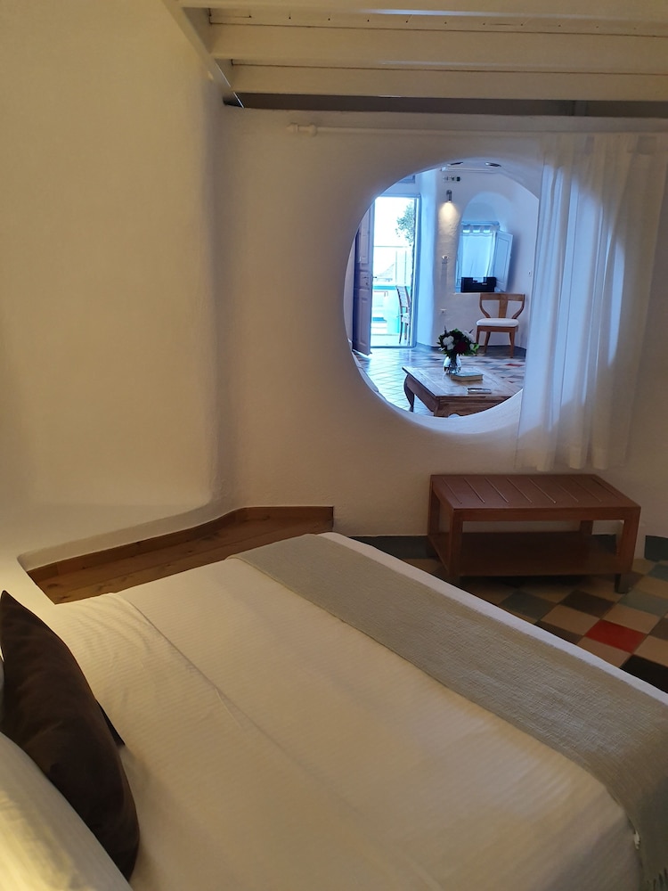 Suite, Queen and Twin Beds