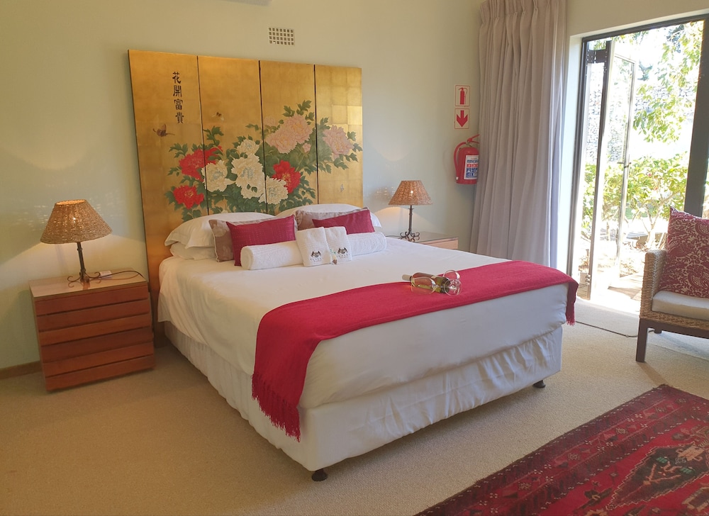 DELUXE, DOUBLE BED