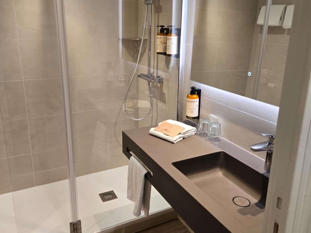 MERCURE RENNES CENTRE GARE 66/67