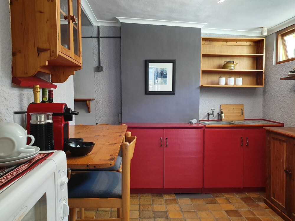 On Pinewood Guest House 6/47