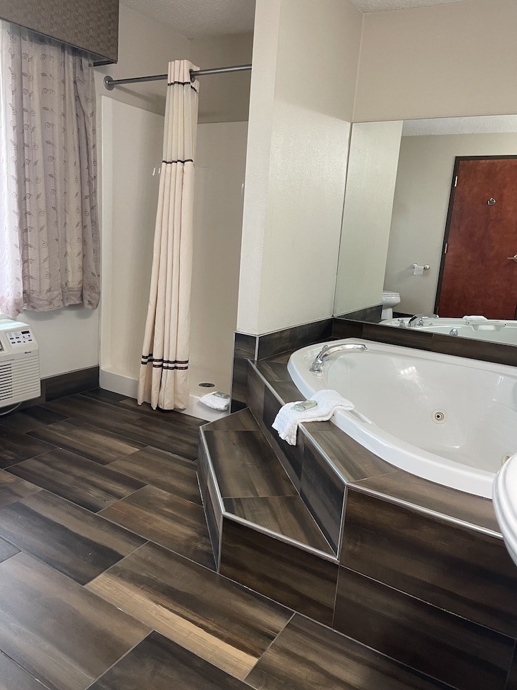 Best Western The Inn At The Fairgrounds 21/54