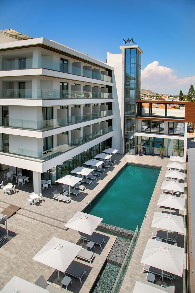 Mercure Larnaca Beach Resort 35/39