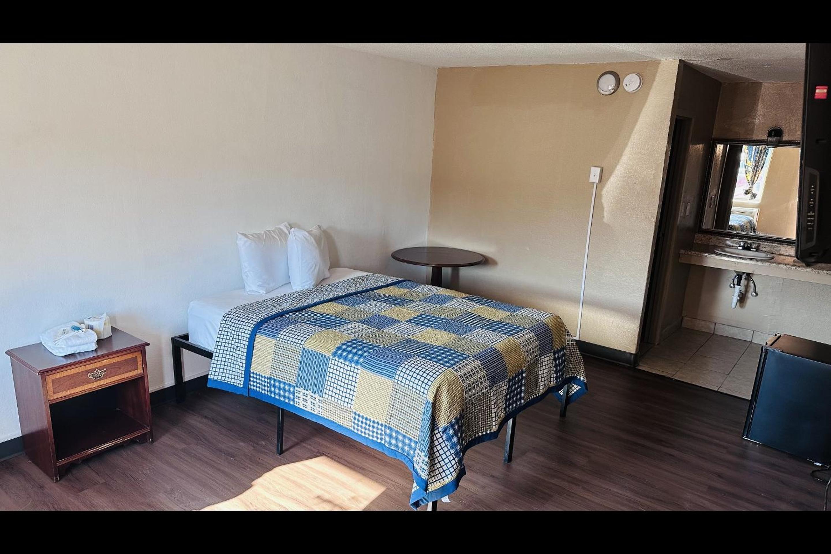 Queen Bed Non-Smoking