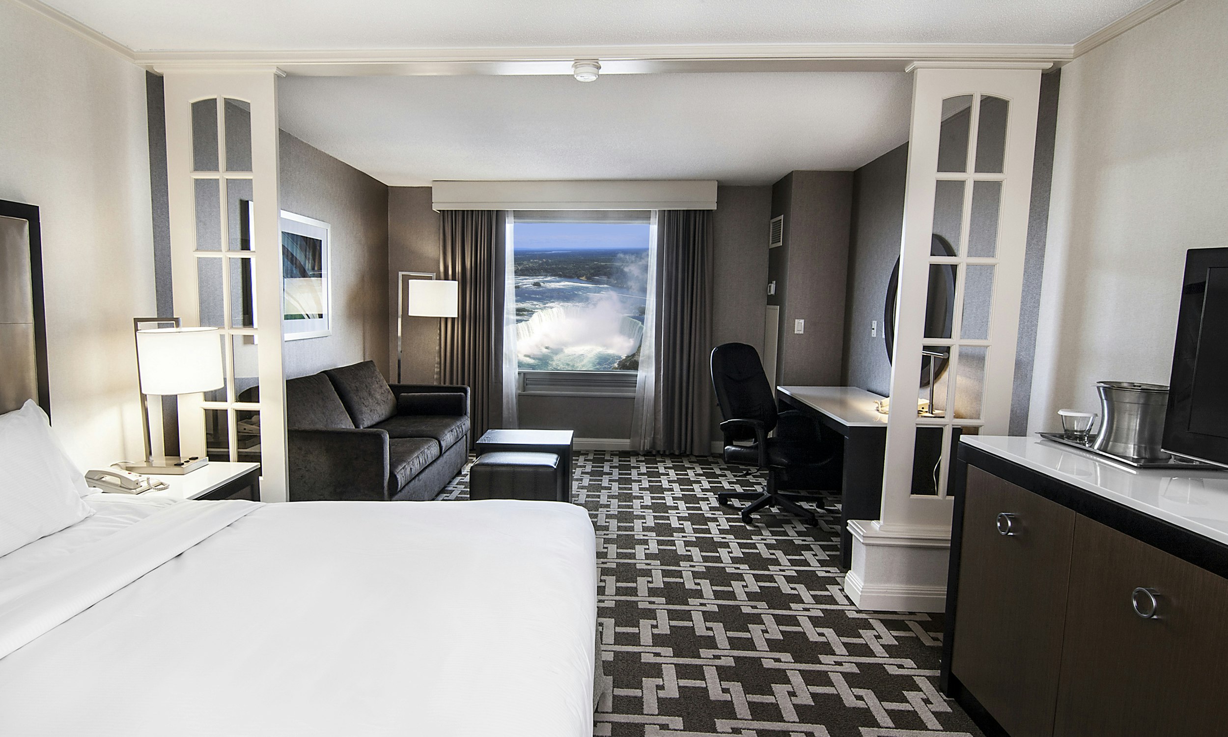 Studio, King Bed, Falls View, Hot Tub