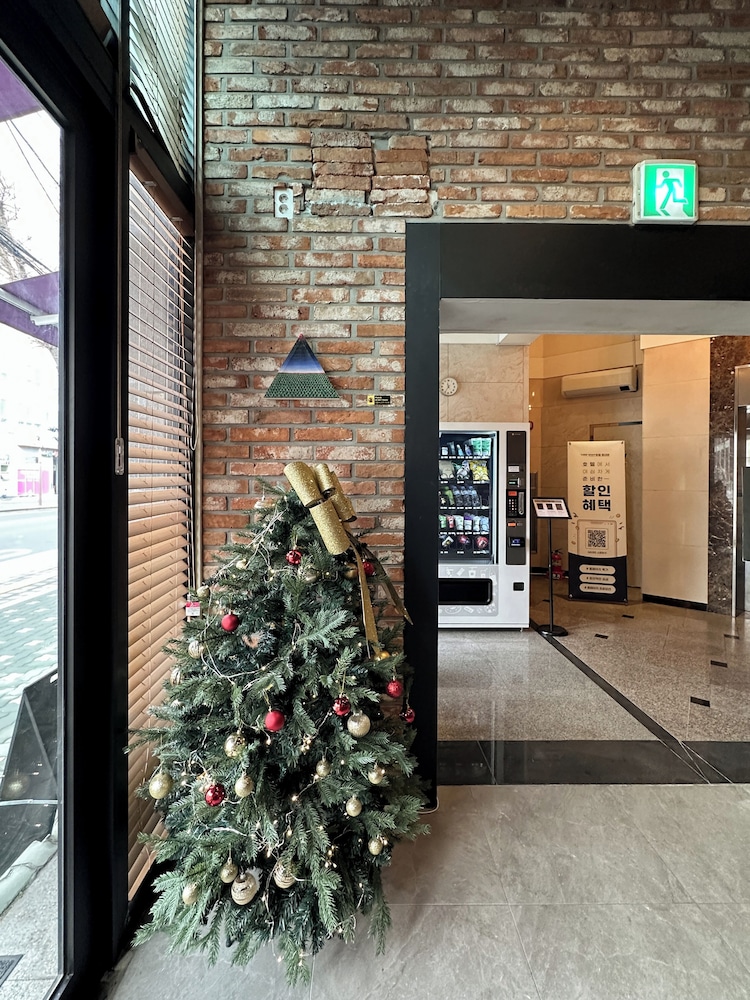 Three Seven Hotel 45/49
